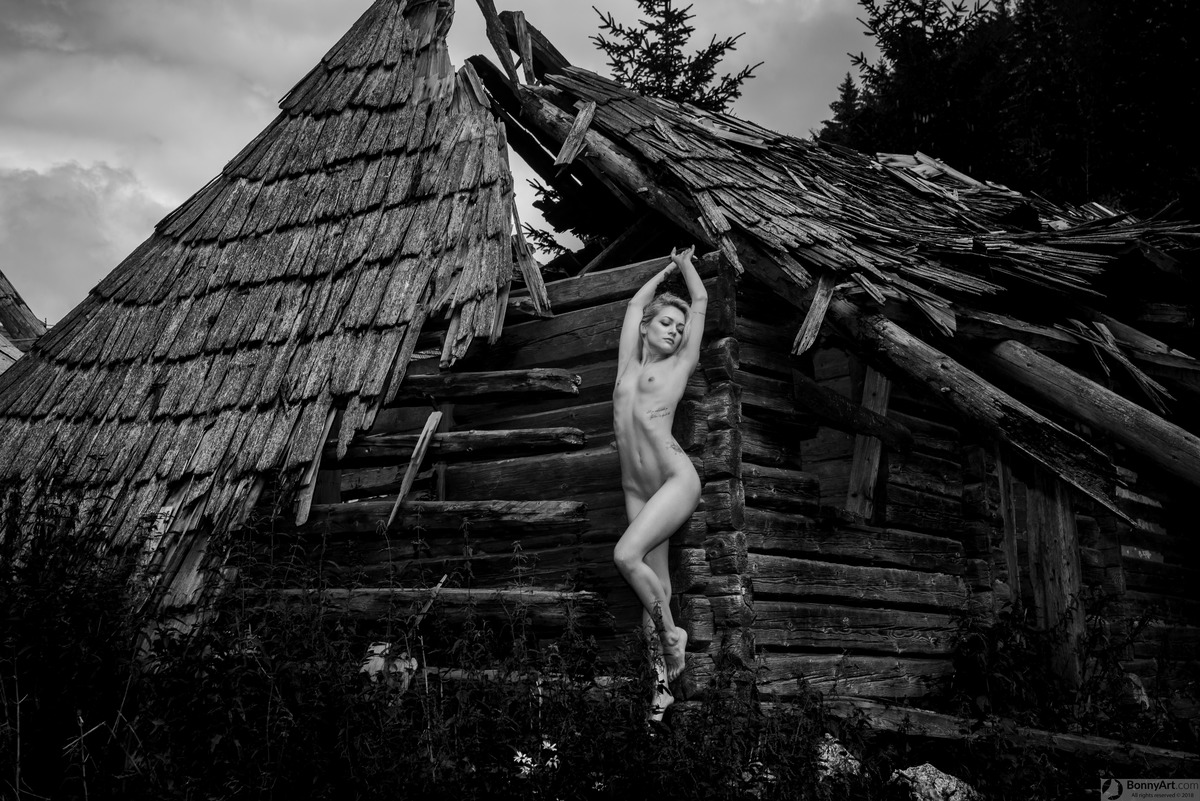 Beautiful Blonde Posing Naked at the Abandoned Hut